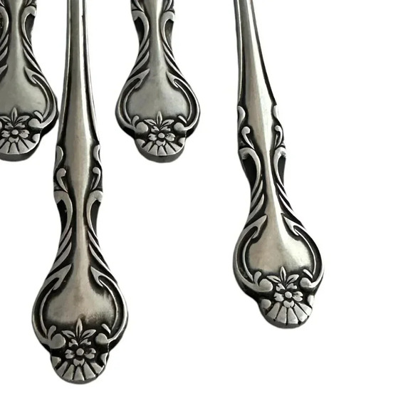 Oneida Northland Stainless Steel Vintage Pattern Eight Tea Spoons Flatware - Picture 2 of 7